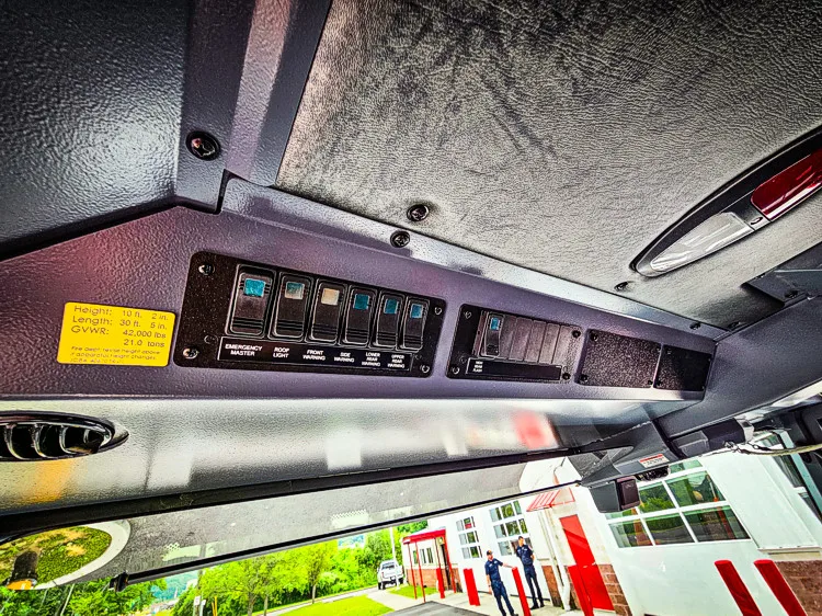 Pierce Saber Pumper exterior view, photo 36 of 55