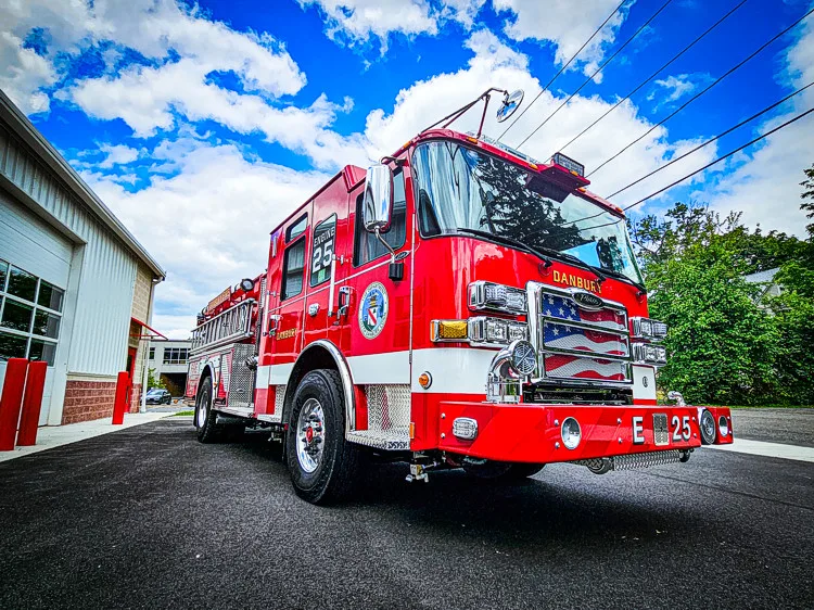 Pierce Saber Pumper exterior view, photo 46 of 55