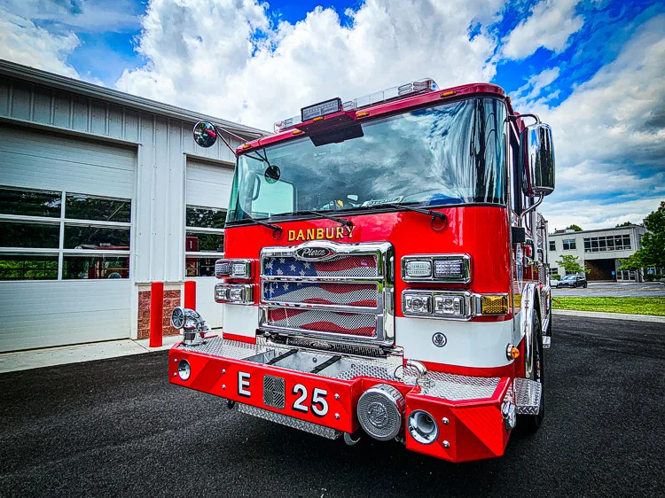 Pierce Saber Pumper exterior view, photo 48 of 55