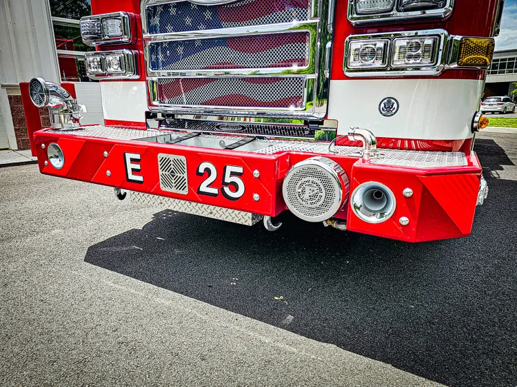 Pierce Saber Pumper exterior view, photo 54 of 55