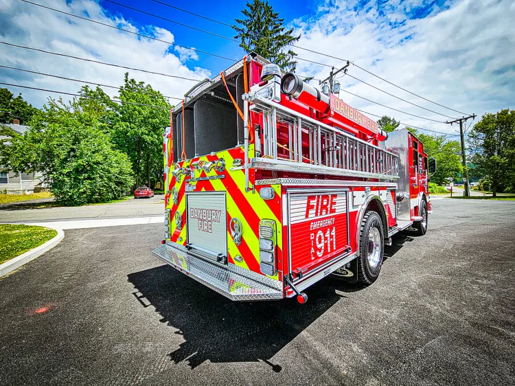 Pierce Saber Pumper exterior view, photo 6 of 55
