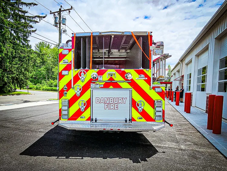 Pierce Saber Pumper exterior view, photo 7 of 55