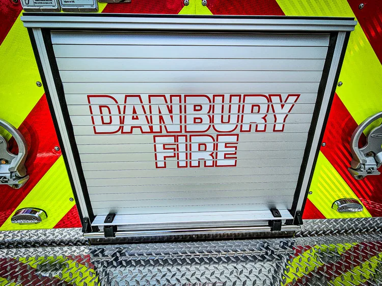 Pierce Saber Pumper exterior view, photo 8 of 55