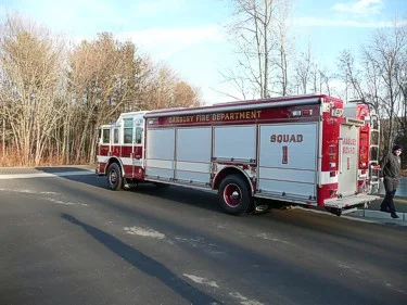 Rear right side view showing tailboard area, rear corner lights, and full body length.