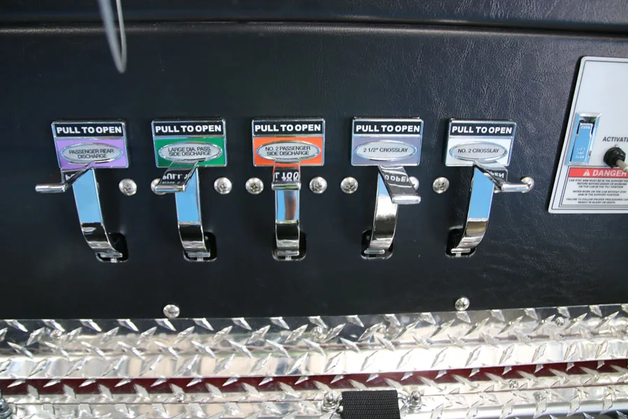 Pierce Arrow Pumper exterior view, photo 39 of 67