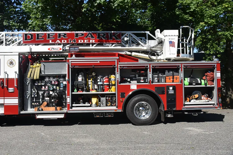 Driver-side profile showing open compartments along full body length