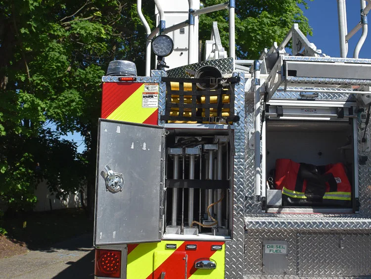 Rear body compartment close-up showing stacked mounts and rear hardware