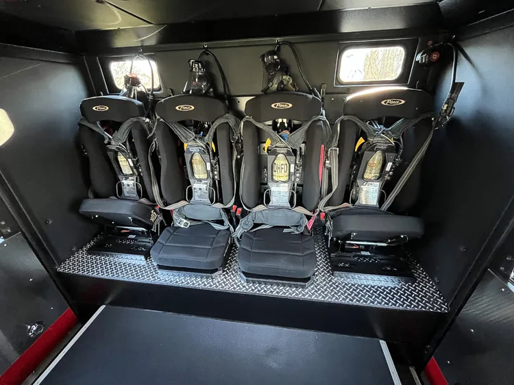 Pierce Enforcer Rescue Pumper exterior view, photo 12 of 31