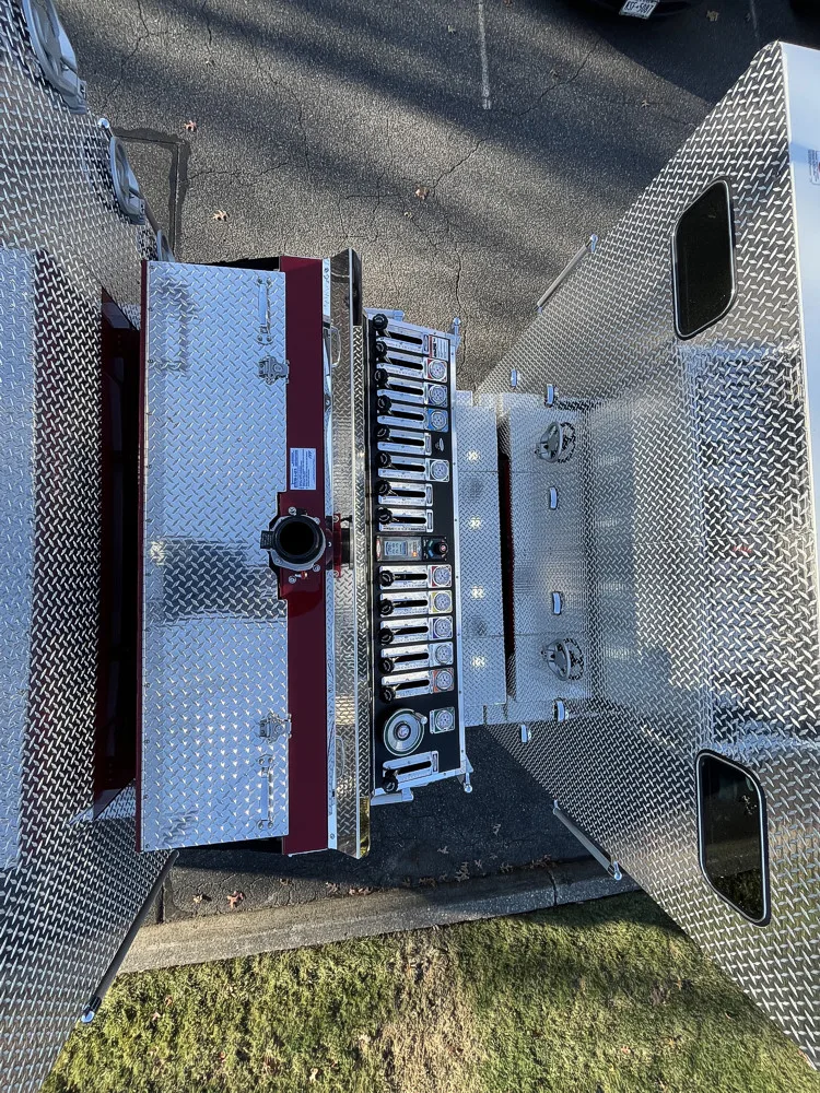 Pierce Enforcer Rescue Pumper exterior view, photo 20 of 31