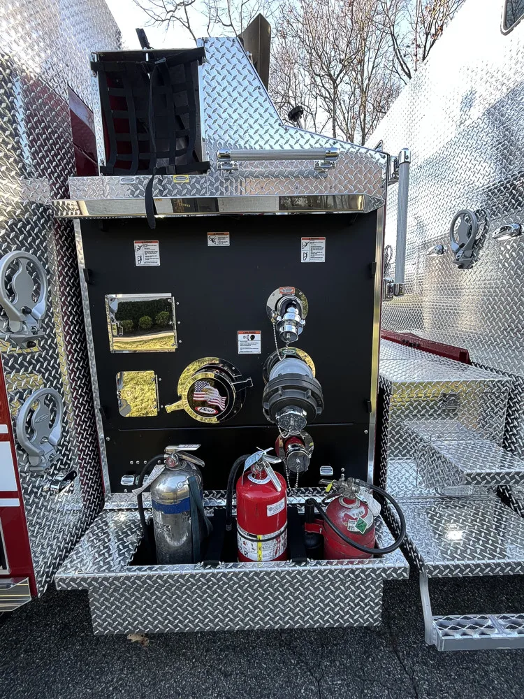 Pierce Enforcer Rescue Pumper exterior view, photo 25 of 31