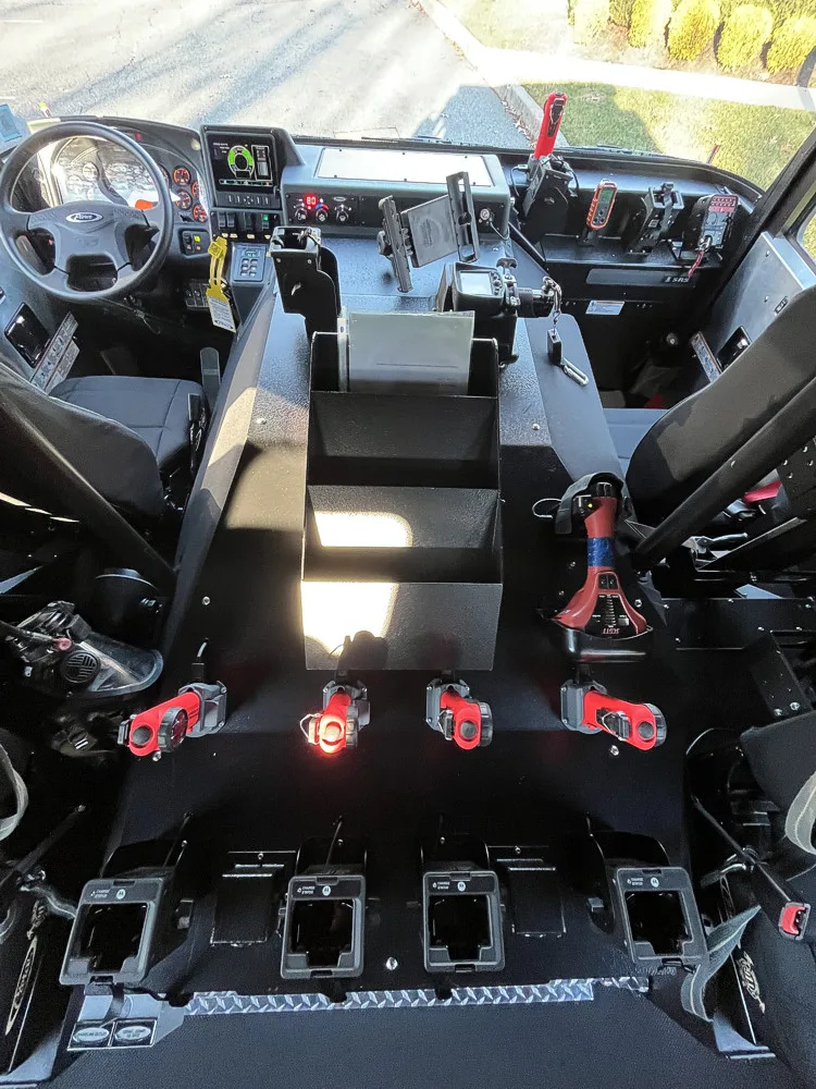 Pierce Enforcer Rescue Pumper exterior view, photo 28 of 31