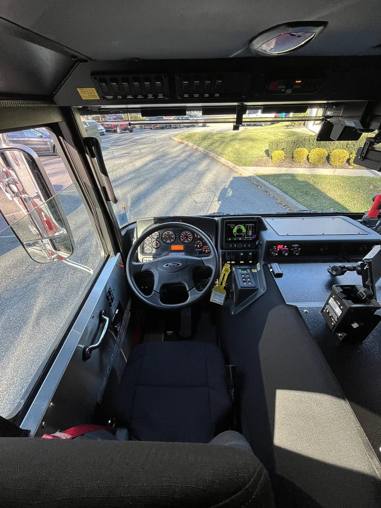 Pierce Enforcer Rescue Pumper exterior view, photo 30 of 31