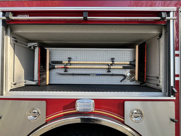 Pierce Enforcer Rescue Pumper exterior view, photo 6 of 31
