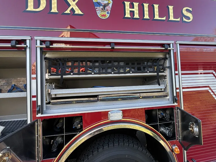 Pierce Enforcer Rescue Pumper exterior view, photo 9 of 31