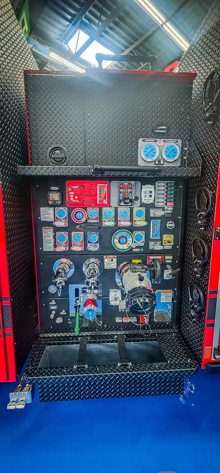 Pierce Enforcer Pumper exterior view, photo 29 of 45