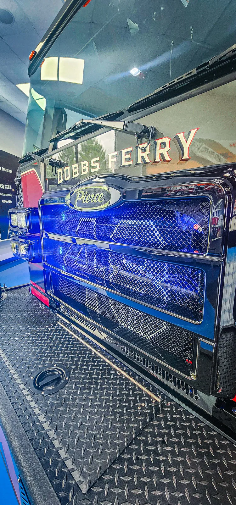 Pierce Enforcer Pumper exterior view, photo 38 of 45