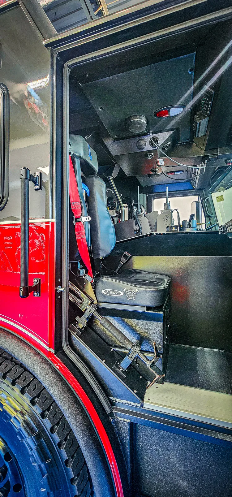 Pierce Enforcer Pumper exterior view, photo 43 of 45