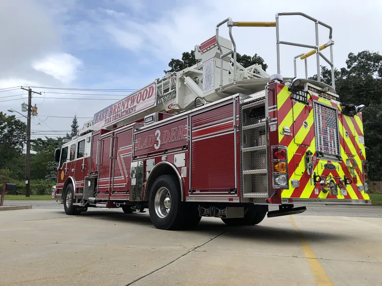 Pierce Impel Pumper exterior view, photo 11 of 30