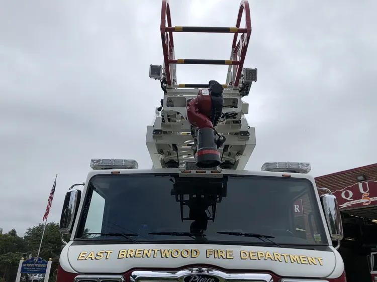 Pierce Impel Pumper exterior view, photo 12 of 30