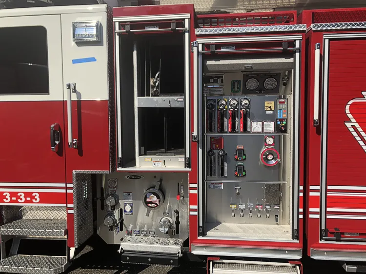 Pierce Impel Pumper exterior view, photo 18 of 30