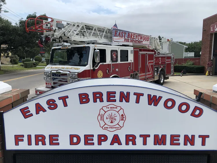 Pierce Impel Pumper exterior view, photo 5 of 30