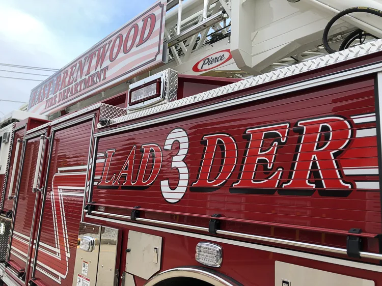 Pierce Impel Pumper exterior view, photo 8 of 30