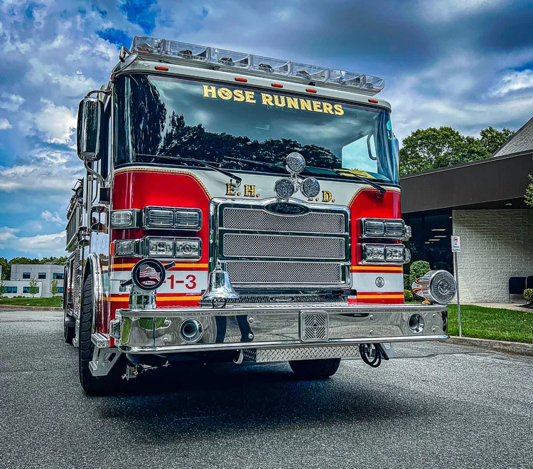 Pierce Enforcer Pumper exterior view, photo 2 of 29