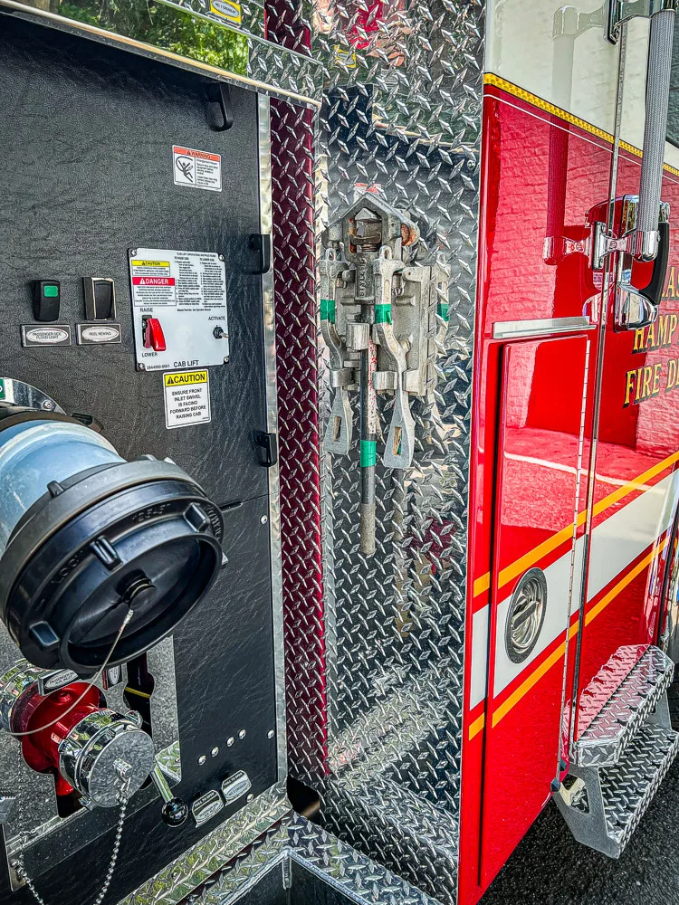 Pierce Enforcer Pumper exterior view, photo 26 of 29