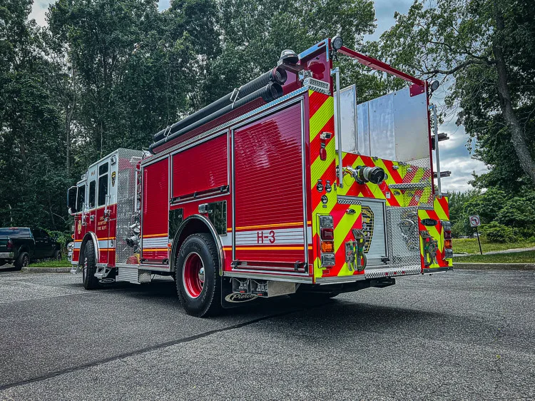 Pierce Enforcer Pumper exterior view, photo 4 of 29