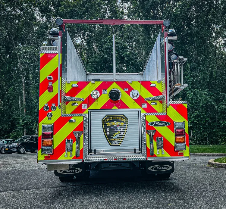 Pierce Enforcer Pumper exterior view, photo 5 of 29