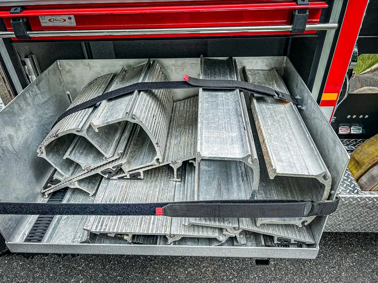 Pierce Enforcer Pumper exterior view, photo 8 of 29