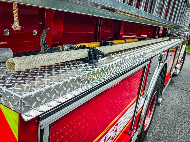 Pierce Enforcer Pumper exterior view, photo 9 of 29