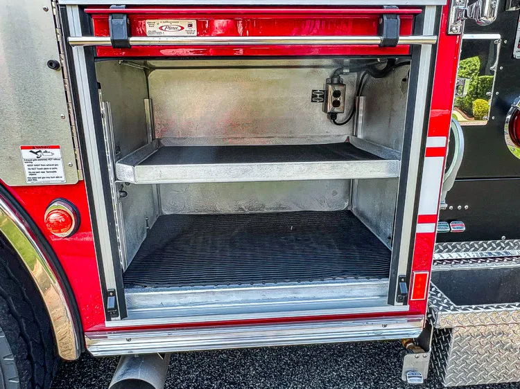Pierce Enforcer Pumper exterior view, photo 10 of 31