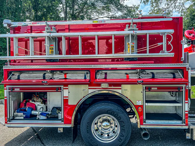 Pierce Enforcer Pumper exterior view, photo 14 of 31