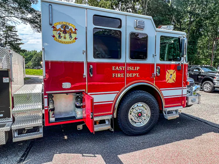 Pierce Enforcer Pumper exterior view, photo 15 of 31