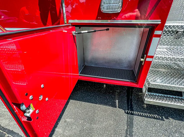 Pierce Enforcer Pumper exterior view, photo 17 of 31