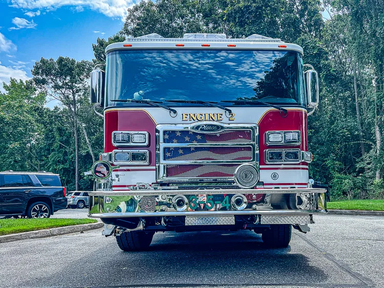 Pierce Enforcer Pumper exterior view, photo 2 of 31
