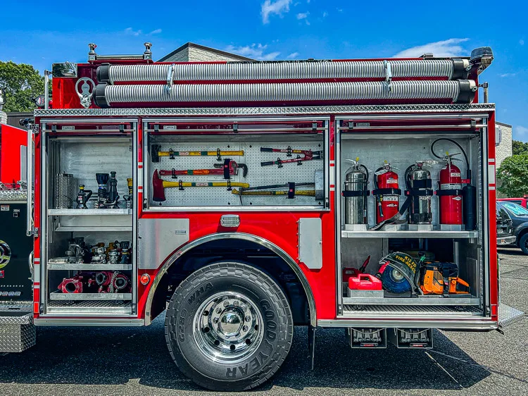 Pierce Enforcer Pumper exterior view, photo 23 of 31