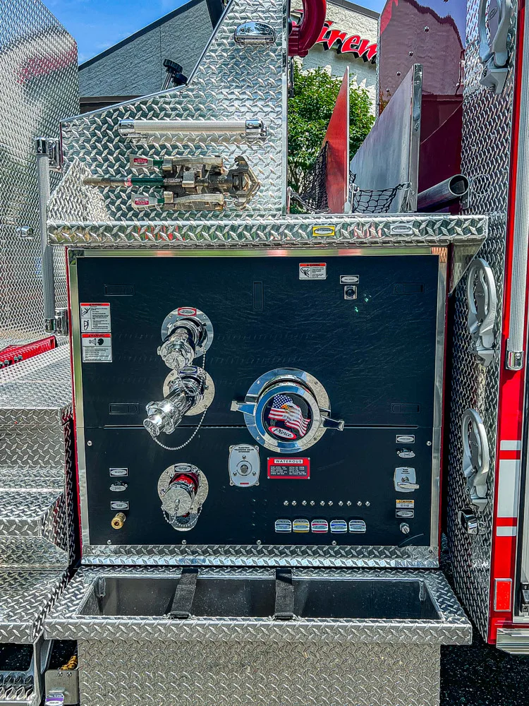 Pierce Enforcer Pumper exterior view, photo 24 of 31