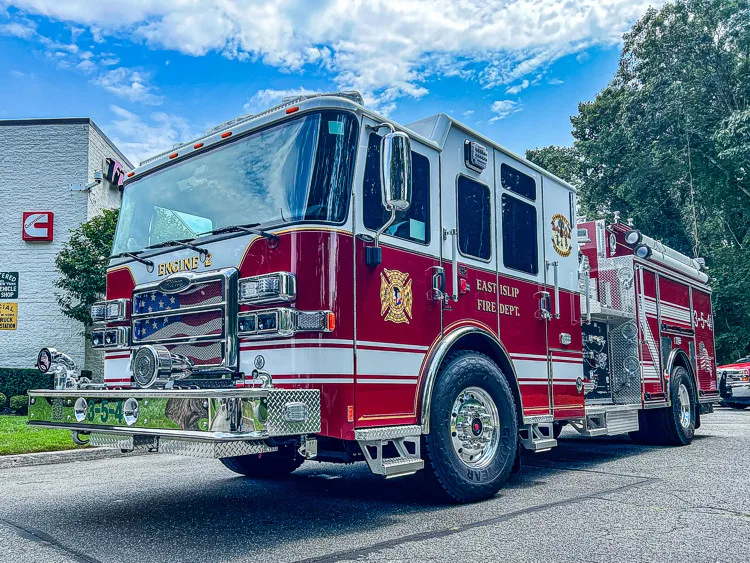 Pierce Enforcer Pumper exterior view, photo 3 of 31