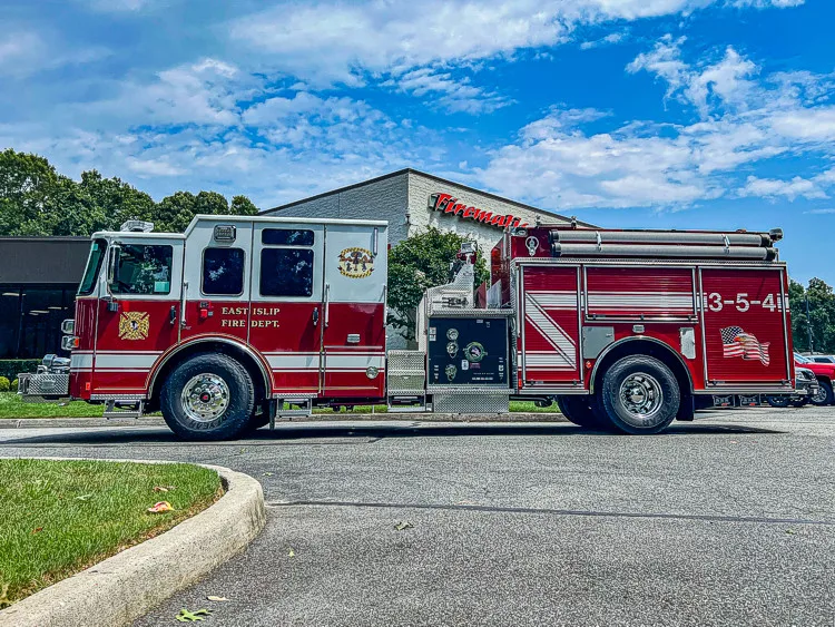 Pierce Enforcer Pumper exterior view, photo 4 of 31
