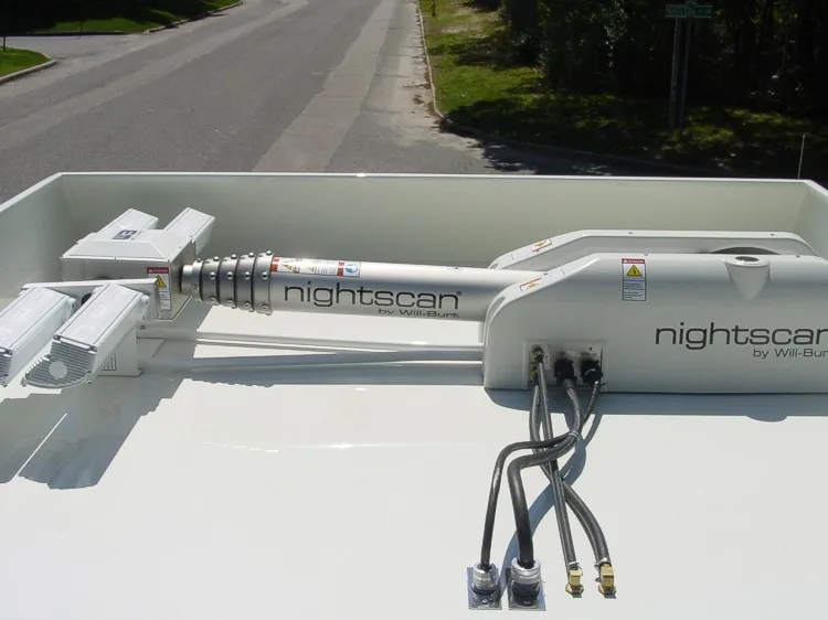 Deck monitor close-up showing roof-mounted nozzle and control cables