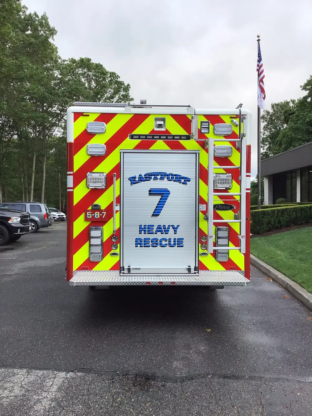 Rear view showing chevrons and hosebed netting