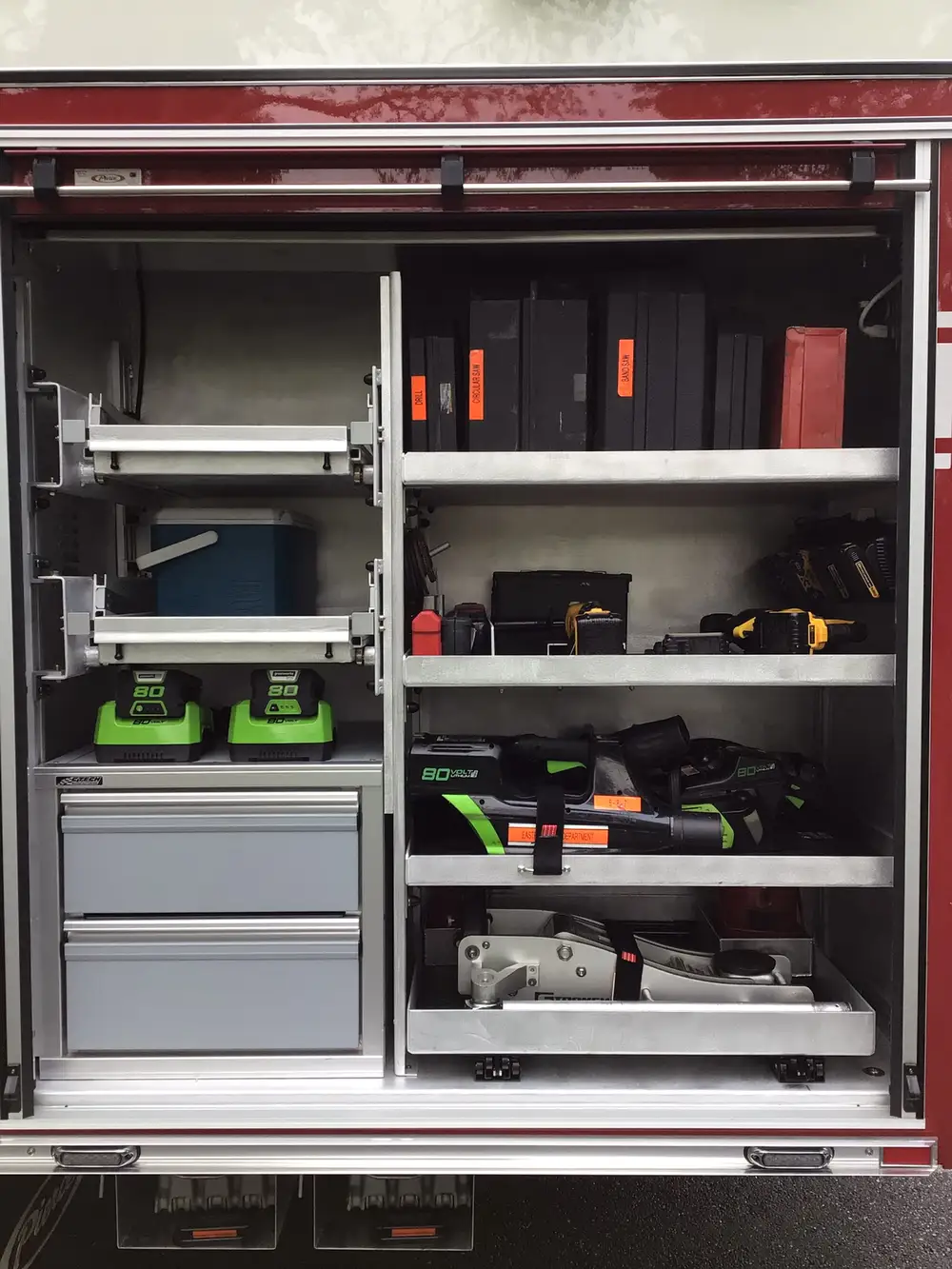 Open side compartment with pull-out shelves and mounted hand tools