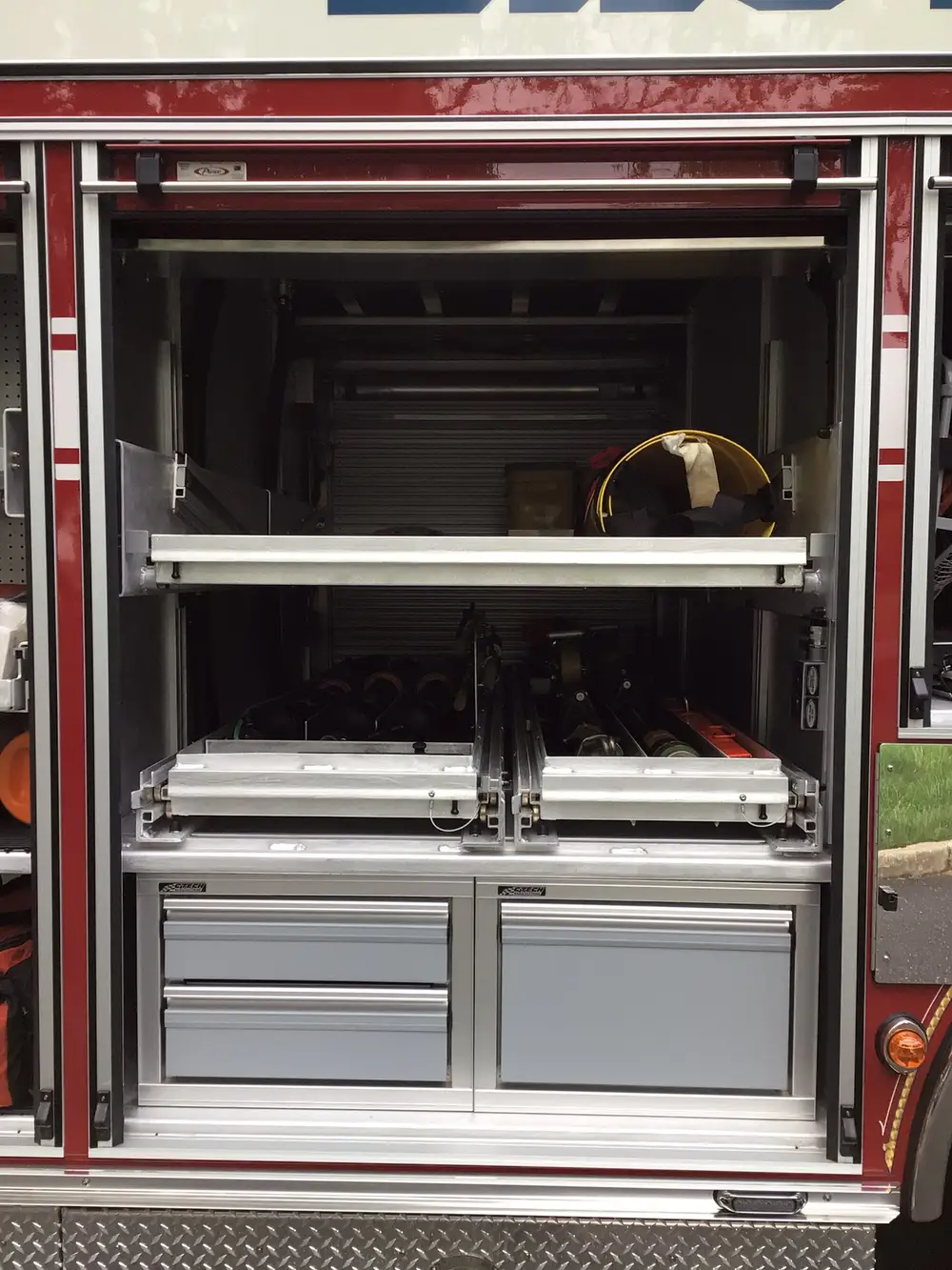 Open center compartment with split slide trays and lower drawers