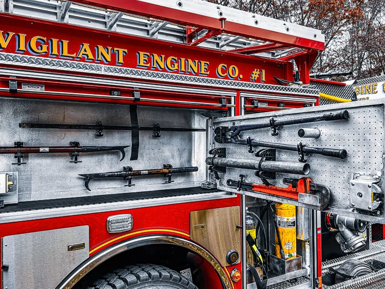 Pierce Enforcer Pumper exterior view, photo 13 of 42