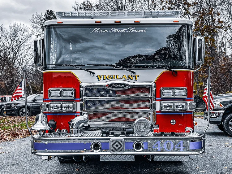Pierce Enforcer Pumper exterior view, photo 2 of 42