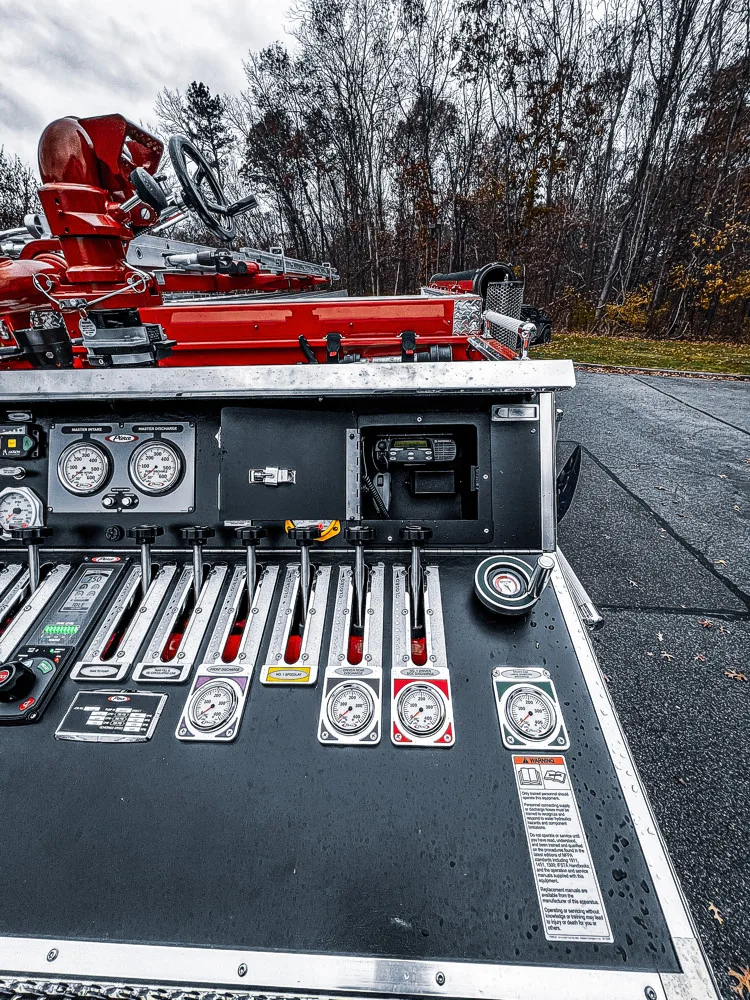 Pierce Enforcer Pumper exterior view, photo 31 of 42
