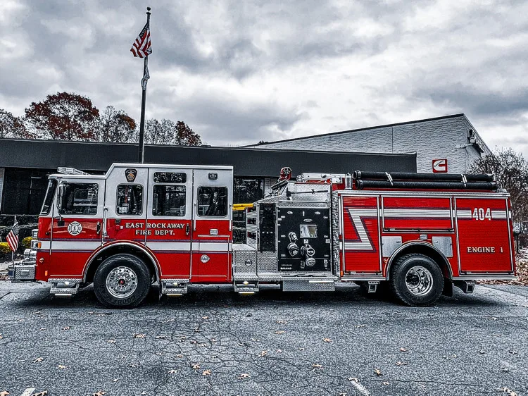 Pierce Enforcer Pumper exterior view, photo 4 of 42
