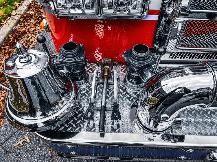 Pierce Enforcer Pumper exterior view, photo 40 of 42